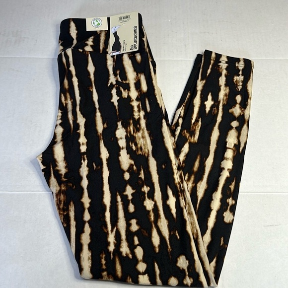 No Boundaries Pants - NWT! Women’s No Boundaries Leggings size S/M